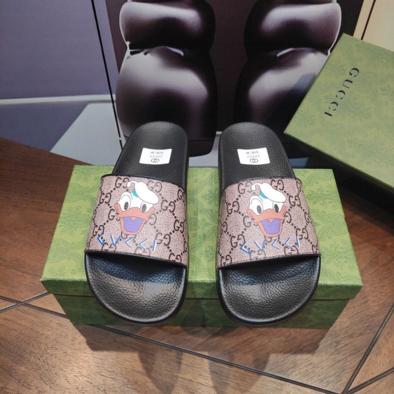 G*u*i slippers